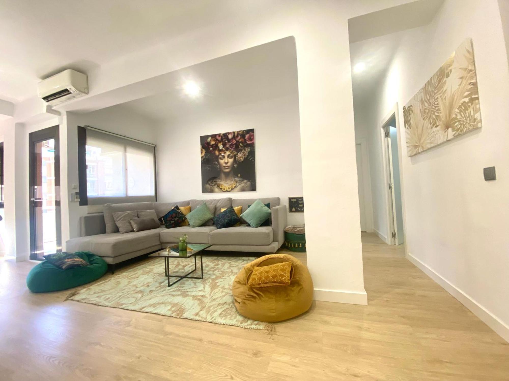 Barcelona Chic Apartments- Free Parking - 10 Min Bcn Center By Metro — Photos 3