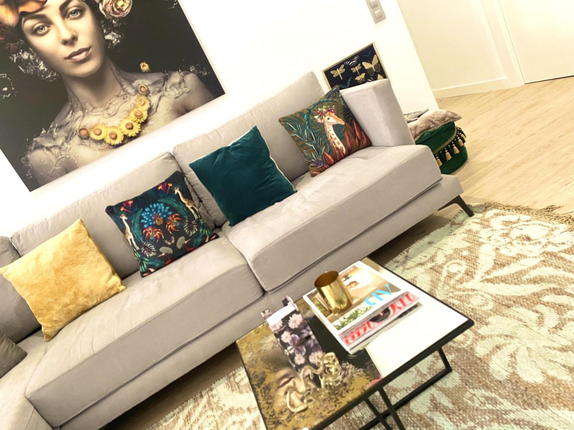 Barcelona Chic Apartments- Free Parking - 10 Min Bcn Center By Metro — Photos 2