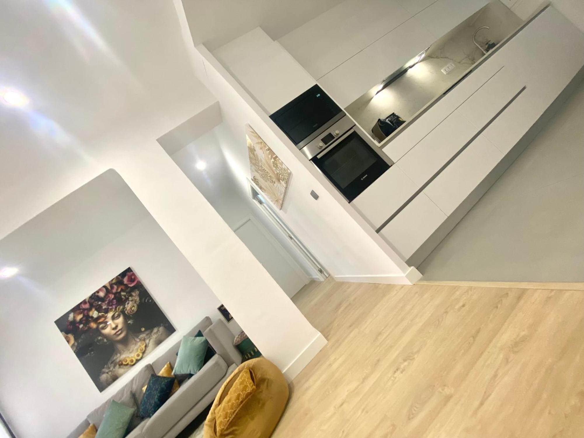 Barcelona Chic Apartments- Free Parking - 10 Min Bcn Center By Metro, Barcelona